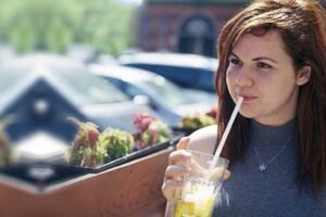 7 REASONS TO BUY PAPER STRAWS